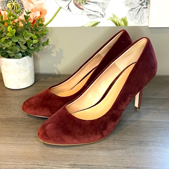 Spring Red Velvet Pumps - Picture 5 of 9